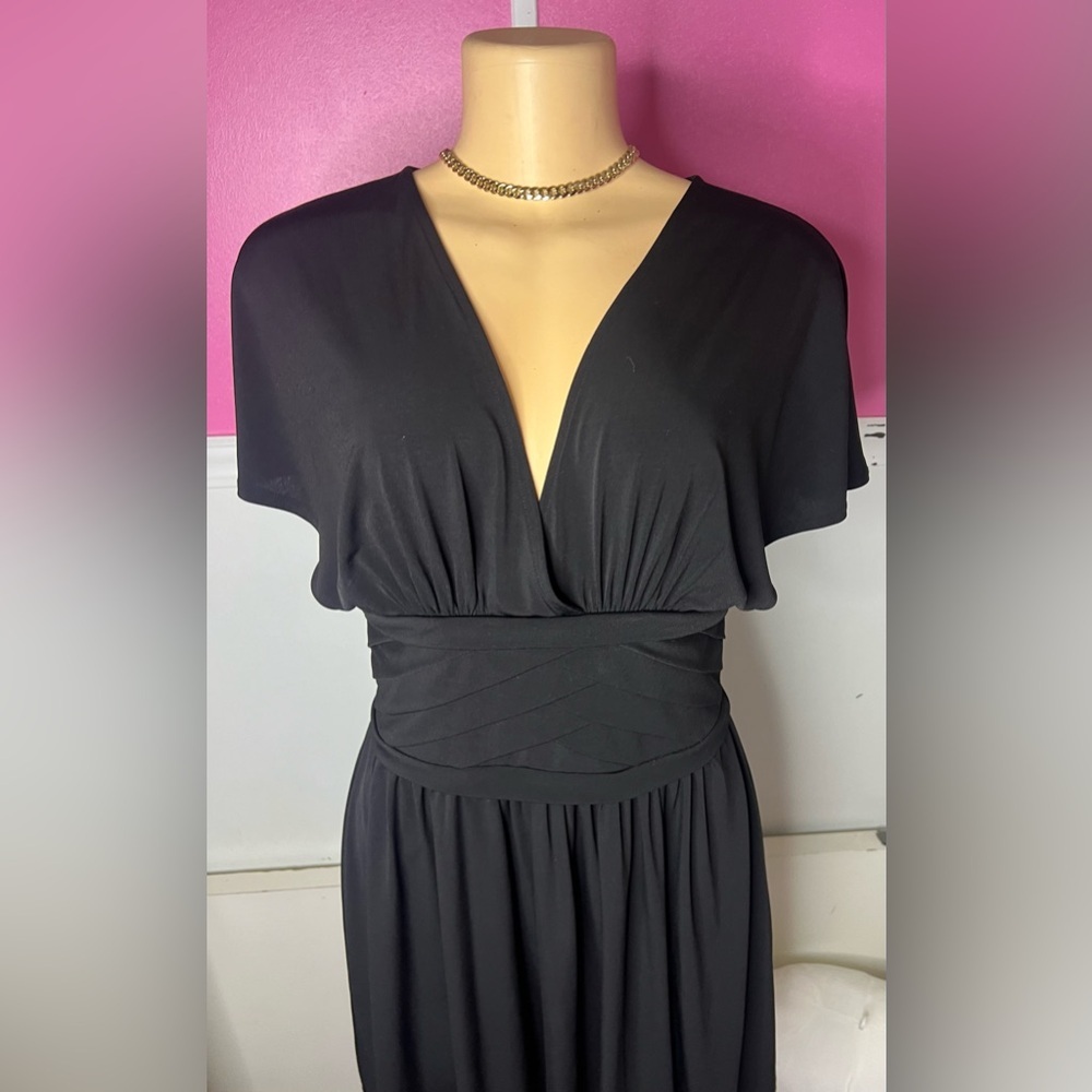 Elegant Black Dress - Picture 2 of 8